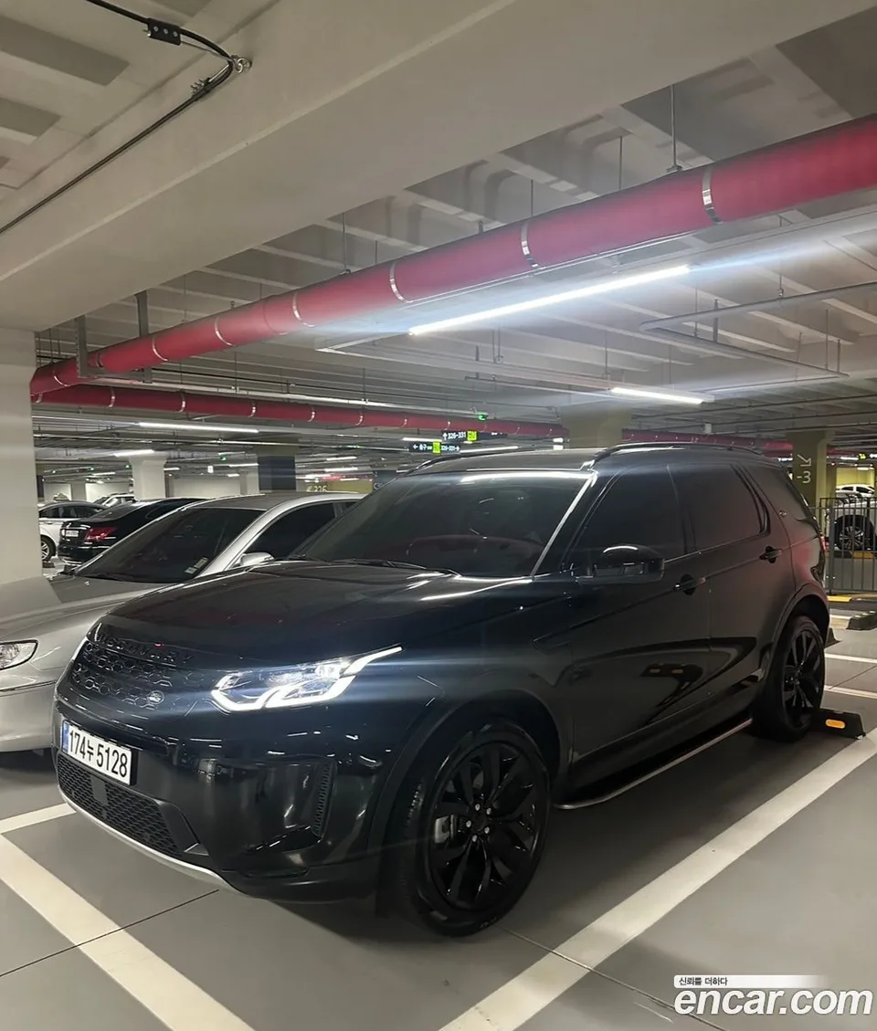 Land Rover Discovery Sport P250 SE 2023 — photo 1, buy with delivery to Moscow