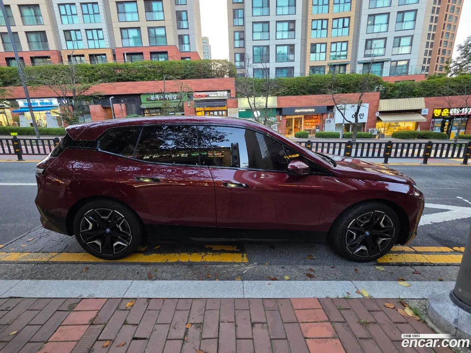 BMW iX xDrive50 2024 — thumbnail 3