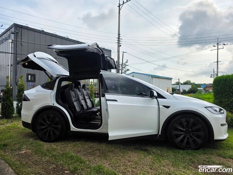 Tesla Model X AWD 2023 — photo 1, buy with delivery to Moscow