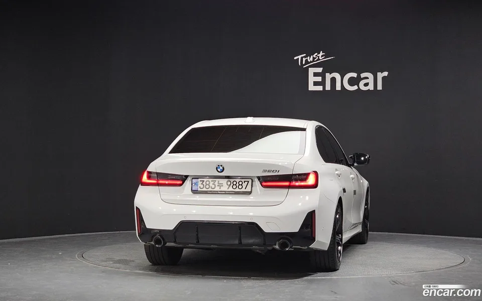 BMW 3 Series 320i M 2024 — thumbnail 4
