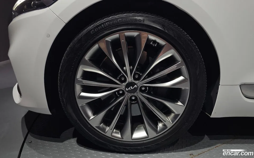 Kia K9 3.8 GDI AWD 2023 — thumbnail 2