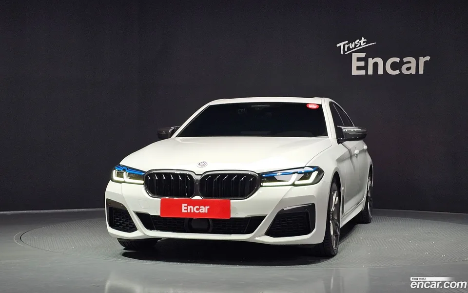 BMW 5 Series M550i xDrive 2023 — thumbnail 3