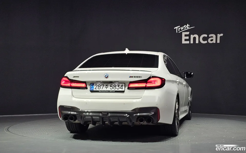 BMW 5 Series M550i xDrive 2023 — thumbnail 4