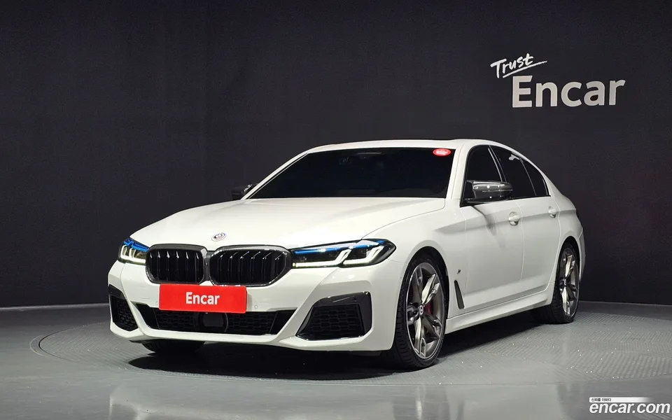 BMW 5 Series M550i xDrive 2023 — photo 1, buy with delivery to Moscow