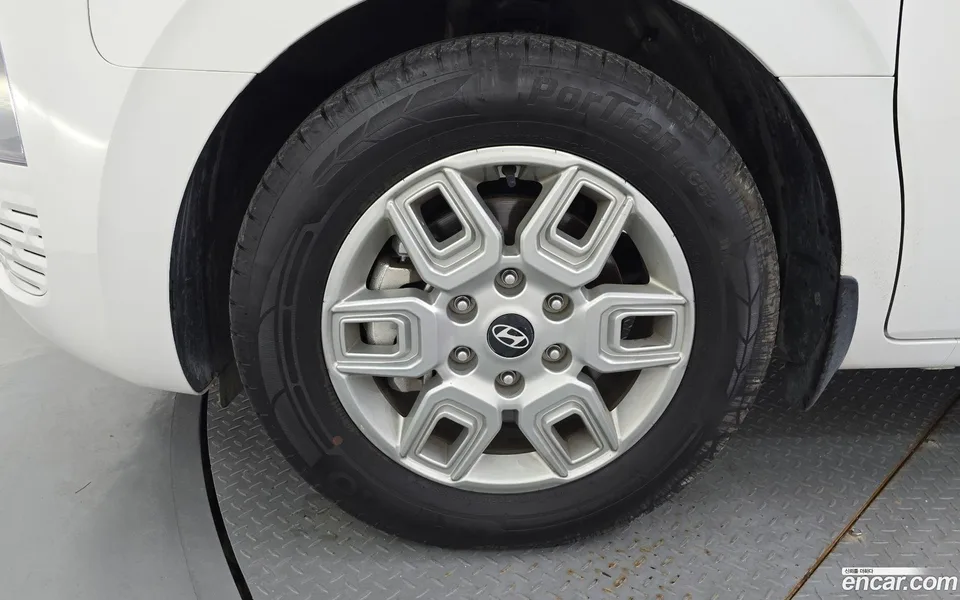 Hyundai Staria L3.5 5 2025 — миниатюра 2