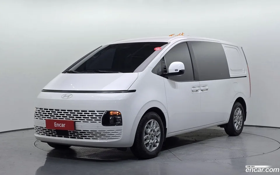 Hyundai Staria 2025