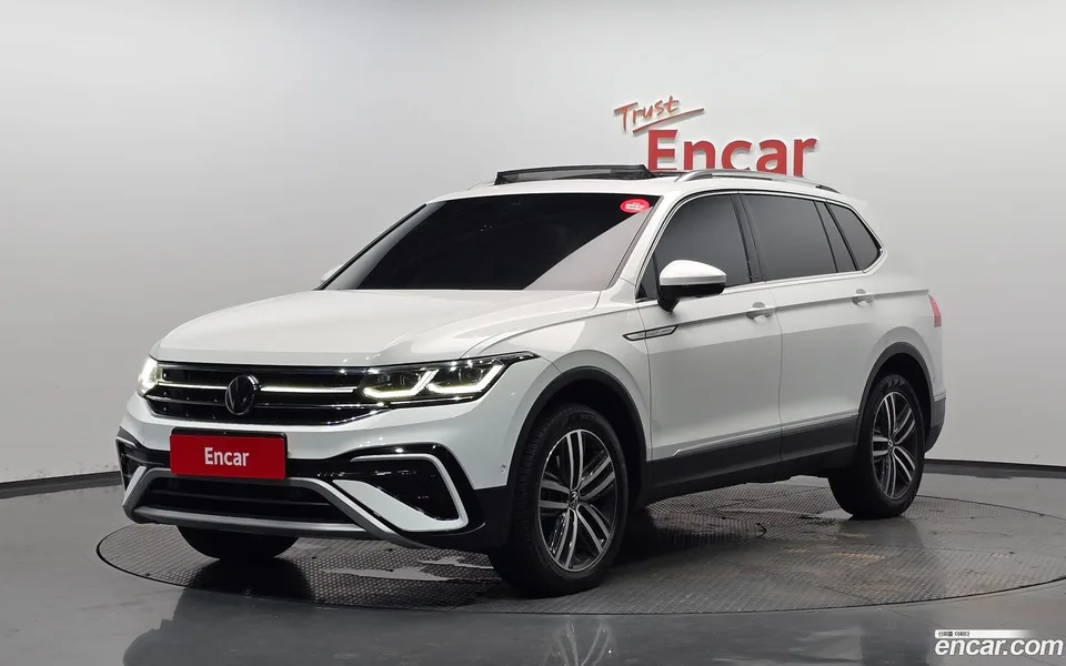 Volkswagen Tiguan Allspace 2.0 TSI 2023 — photo 1, buy with delivery to Moscow