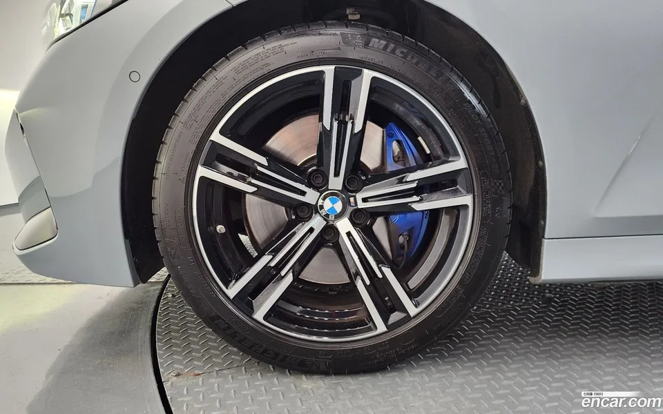 BMW 3 Series 320i M 2023 — thumbnail 2