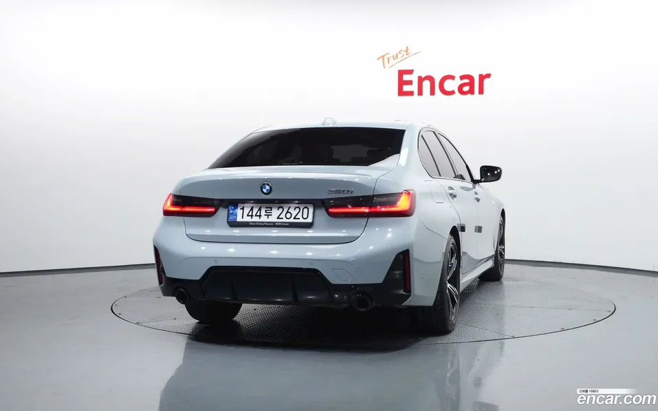 BMW 3 Series 320i M 2023 — thumbnail 4