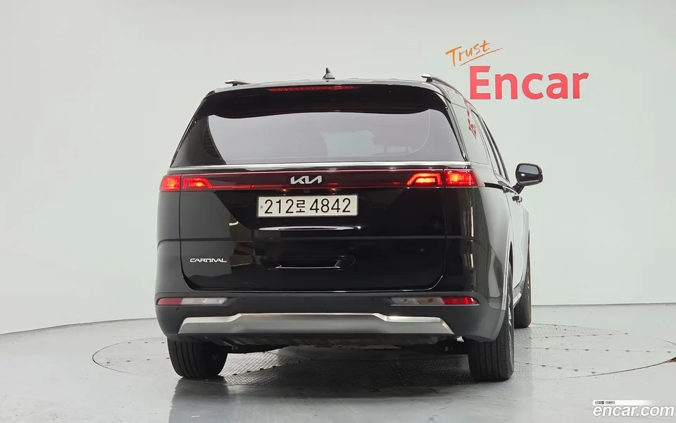 Kia Carnival 9 2023 — thumbnail 4