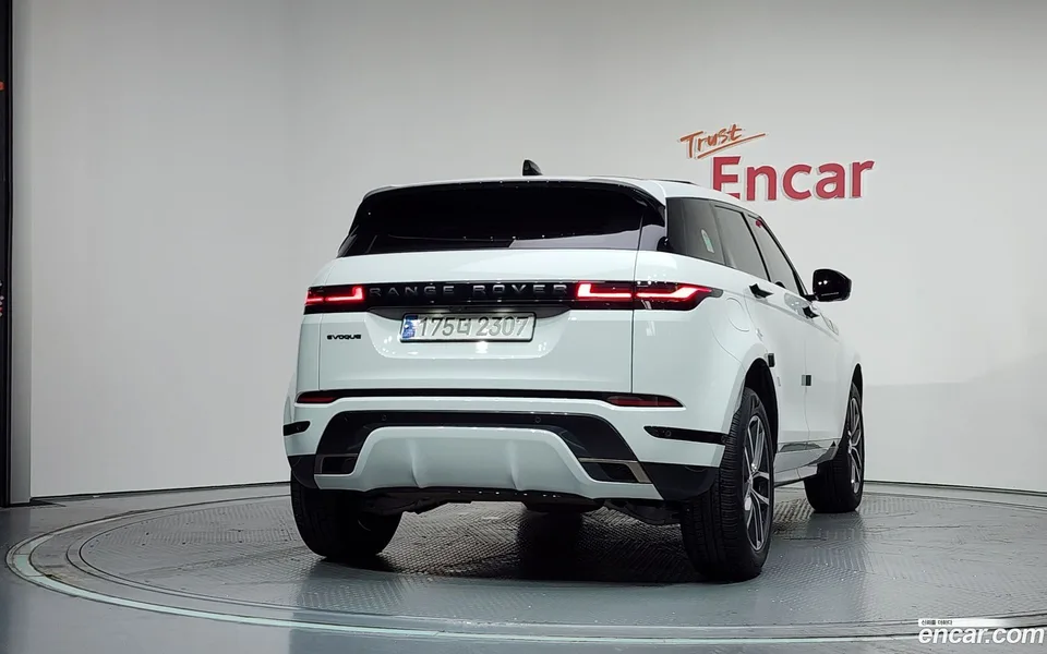 Land Rover Range Rover Evoque P250 SE 2024 — thumbnail 4