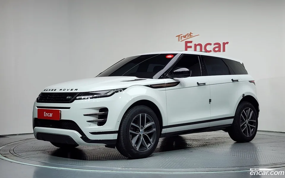 Land Rover Range Rover Evoque P250 SE 2024 — photo 1, buy with delivery to Moscow