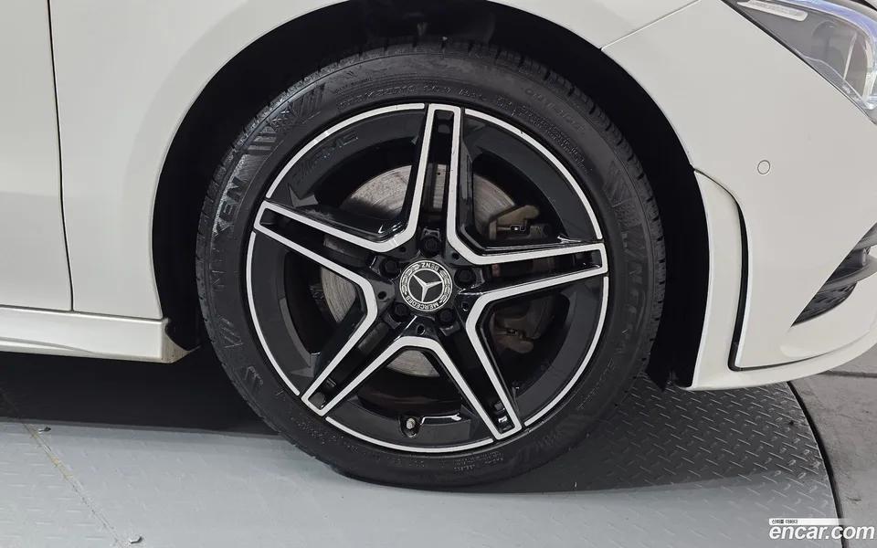 Mercedes-Benz CLA-Class CLA250 4MATIC 2023 — thumbnail 5