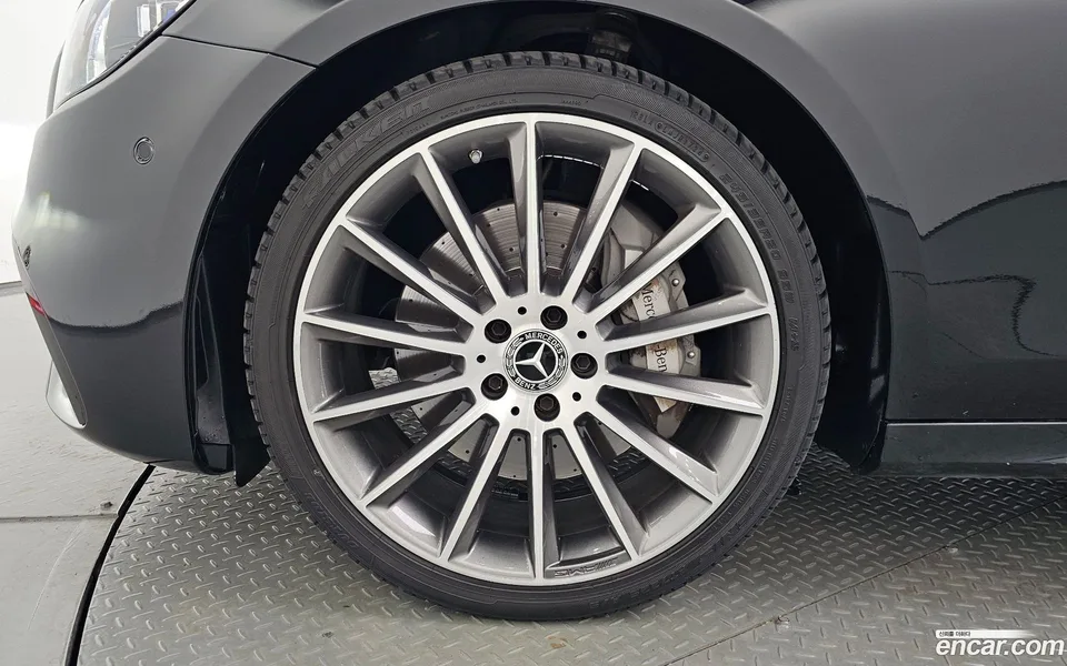 Mercedes-Benz E-Class E350 4MATIC AMG Line 2022 — thumbnail 2