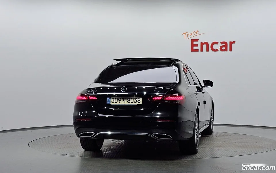 Mercedes-Benz E-Class E350 4MATIC AMG Line 2022 — thumbnail 4