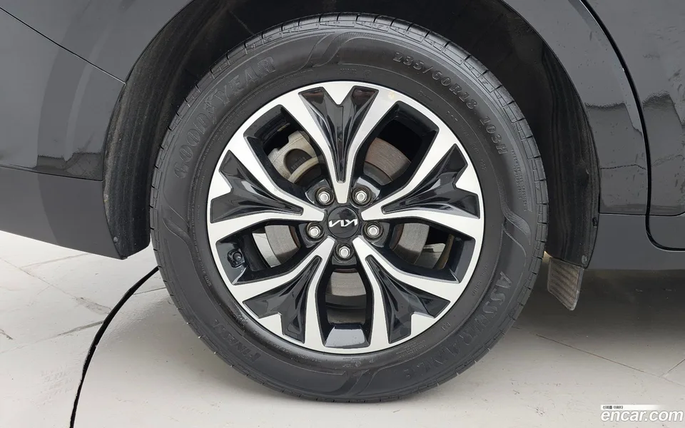 Kia Carnival 9 2022 — thumbnail 2