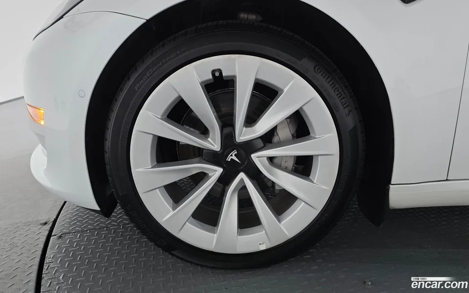 Tesla Model 3 AWD 2022 — миниатюра 2