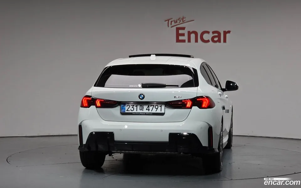 BMW 1 Series 120 M 2025 — thumbnail 4