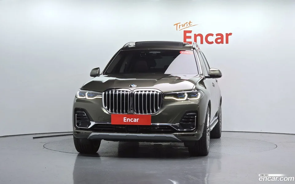 BMW X7 xDrive 40i 7 2022 — thumbnail 3