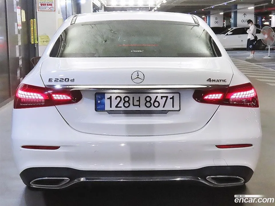 Mercedes-Benz E-Class E220d 4MATIC AMG Line 2022 — миниатюра 2