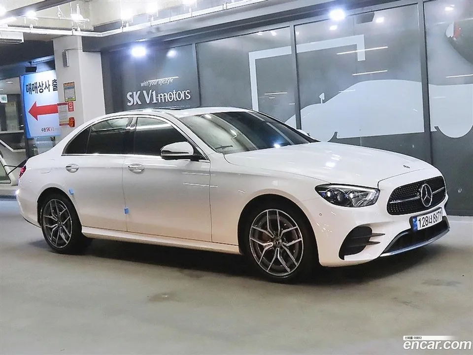 Mercedes-Benz E-Class E220d 4MATIC AMG Line 2022 — фото 1, купить с доставкой в Москву