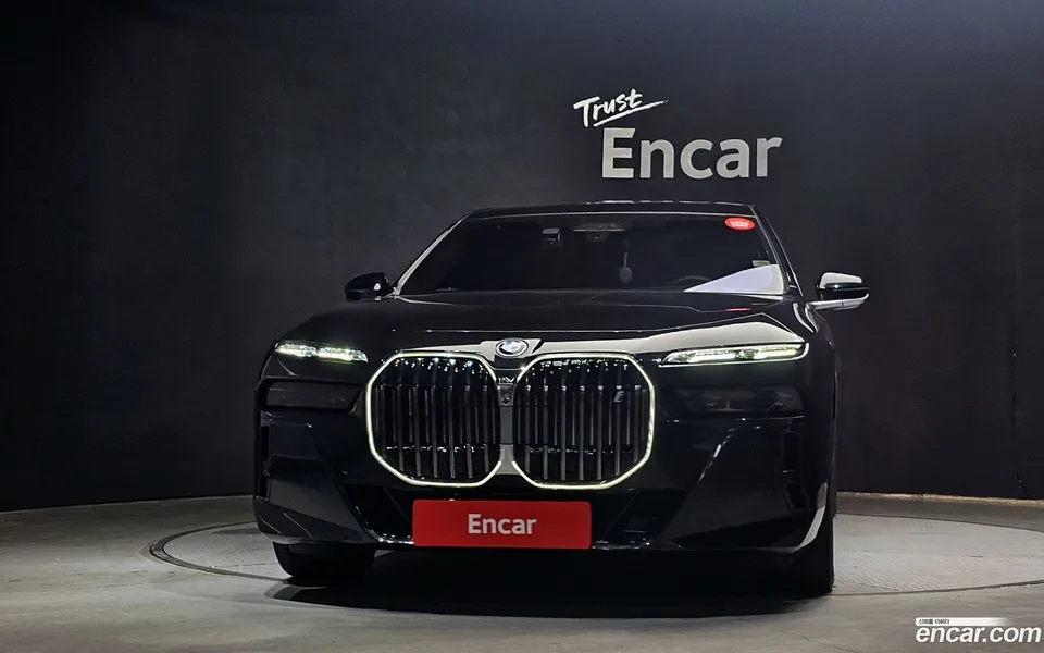 BMW i7 eDrive 50 M 2023 — thumbnail 3