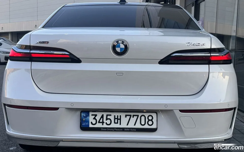 BMW 7 Series 740d xDrive 2023 — thumbnail 4