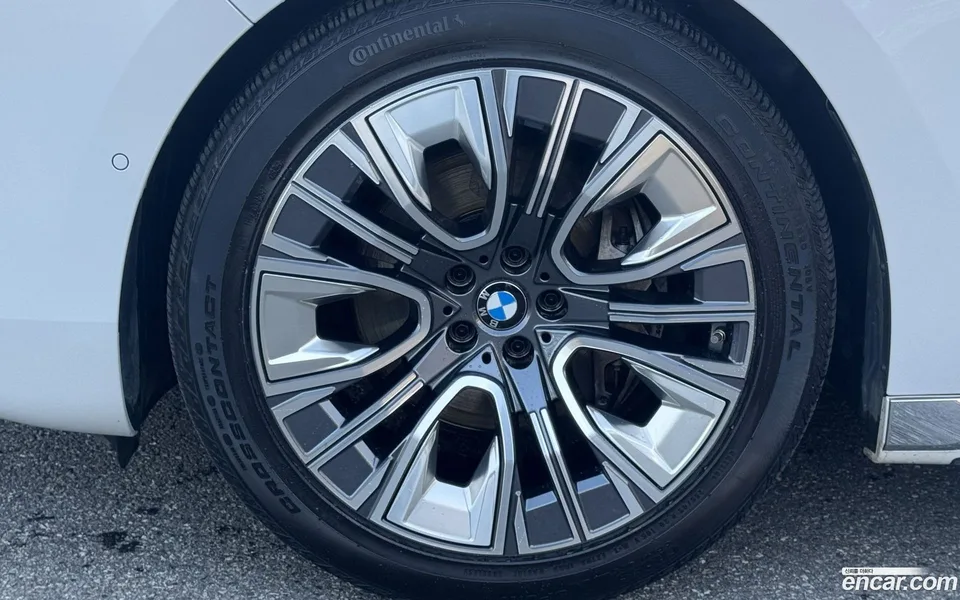 BMW 7 Series 740d xDrive 2023 — thumbnail 5