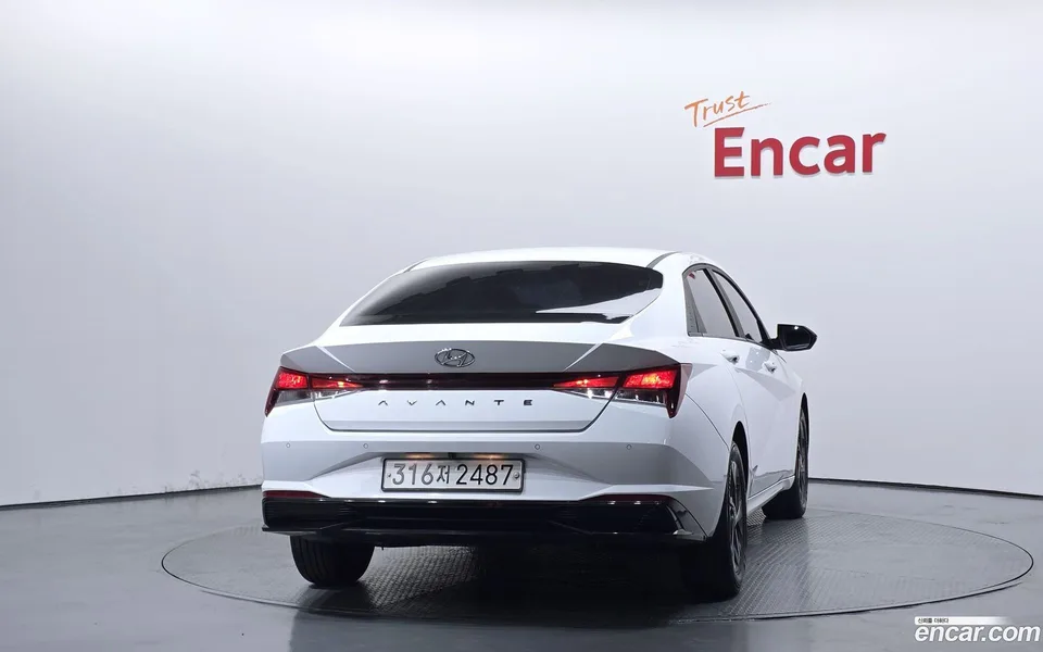 Hyundai Avante Hybrid 2023 — thumbnail 4