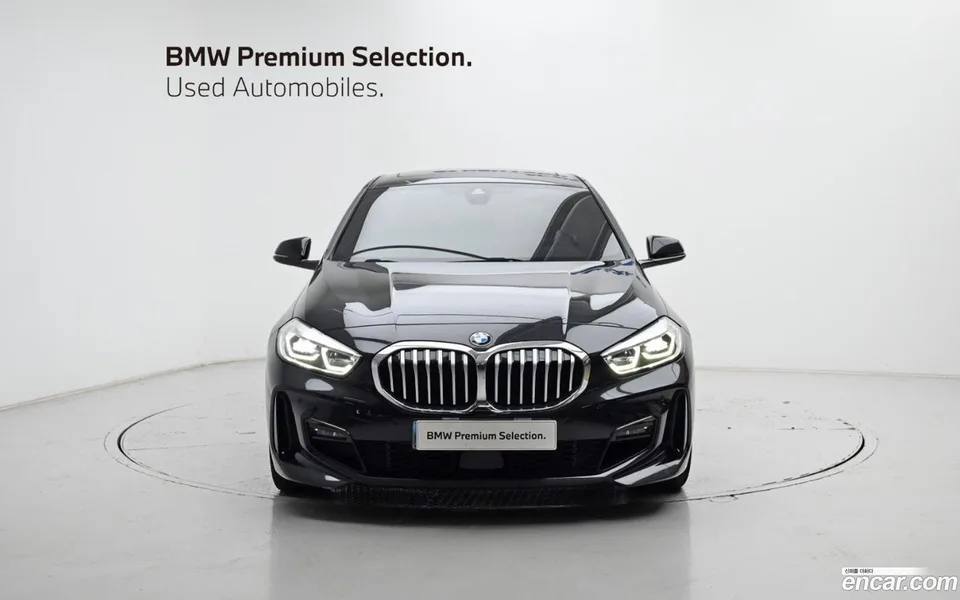 BMW 1 Series 120i M 2023 — thumbnail 3