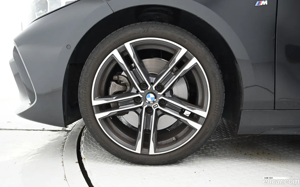 BMW 1 Series 120i M 2023 — thumbnail 5