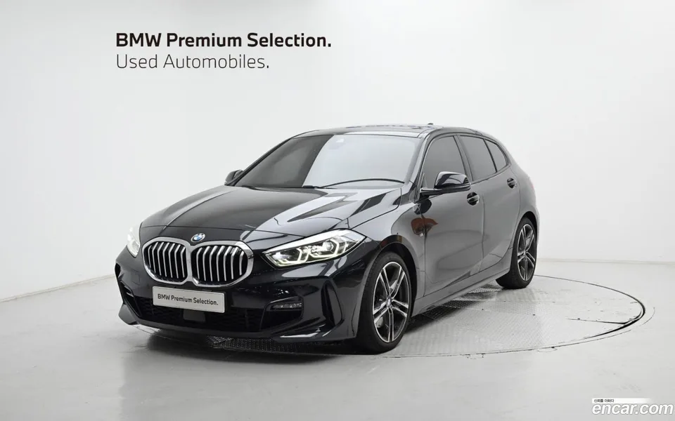 BMW 1 Series 120i M 2023 — photo 1, buy with delivery to Moscow