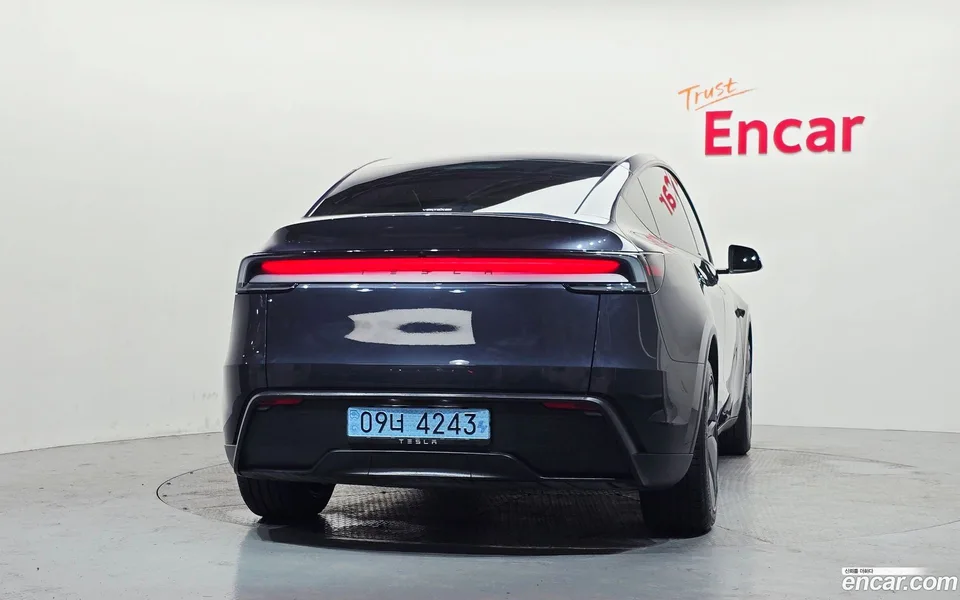 Tesla Model Y RWD 2025 — thumbnail 4