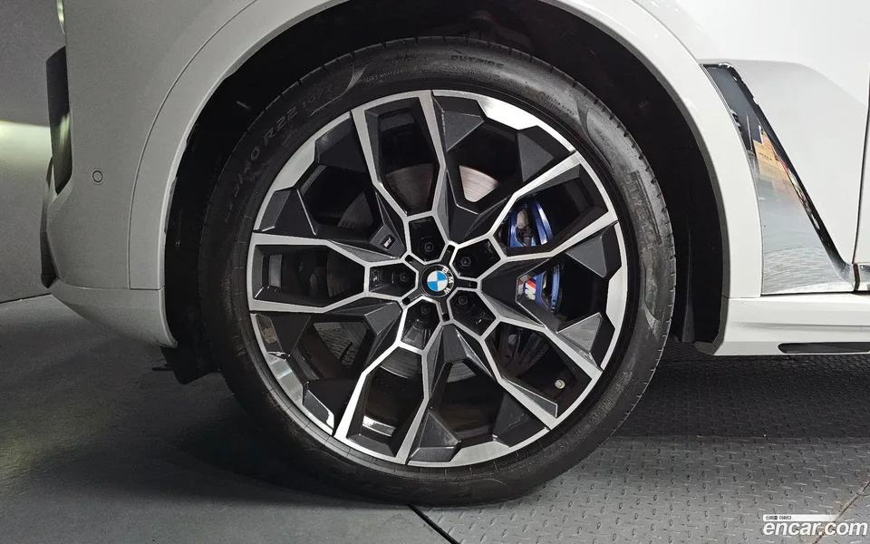 BMW X7 xDrive 40i M 6 2023 — thumbnail 2