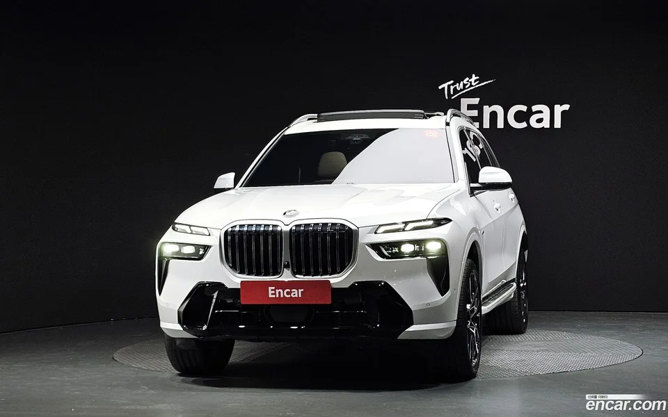BMW X7 xDrive 40i M 6 2023 — thumbnail 3