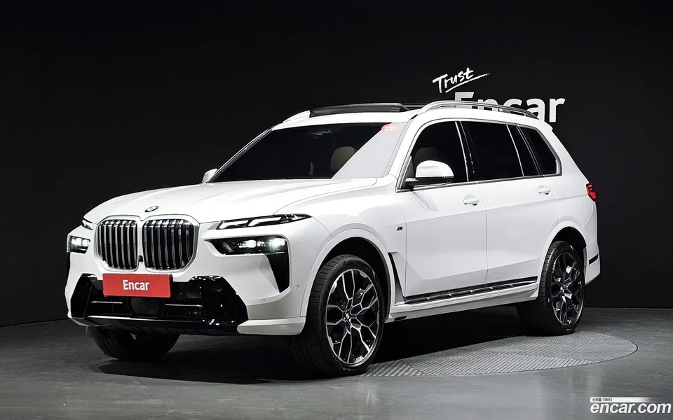 BMW X7 xDrive 40i M 6 2023 — photo 1, buy with delivery to Moscow