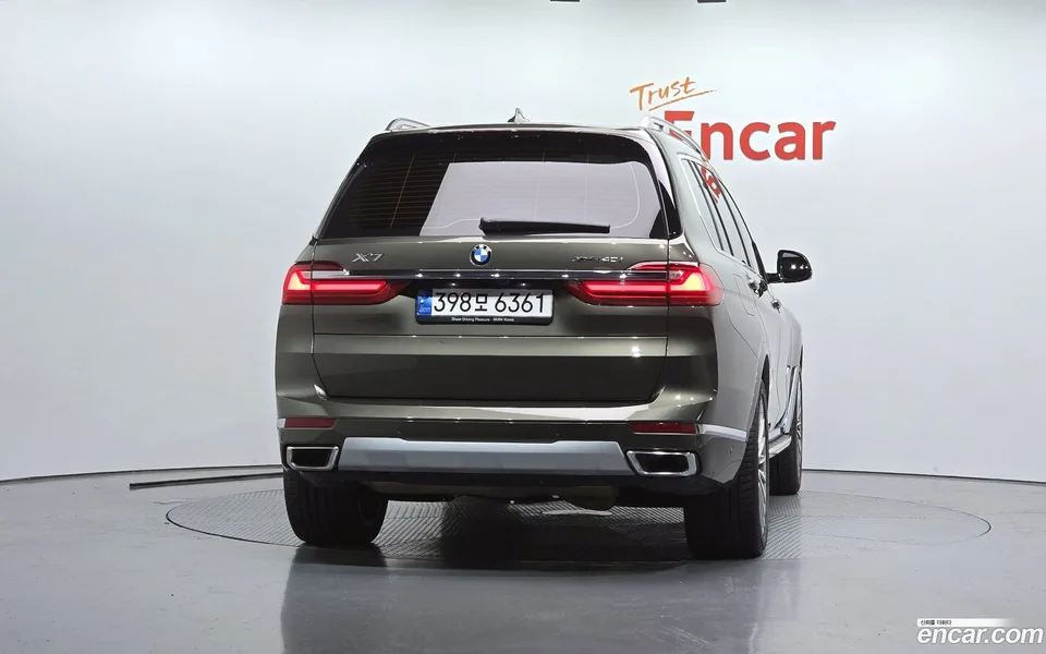 BMW X7 xDrive 40i 7 2022 — thumbnail 4
