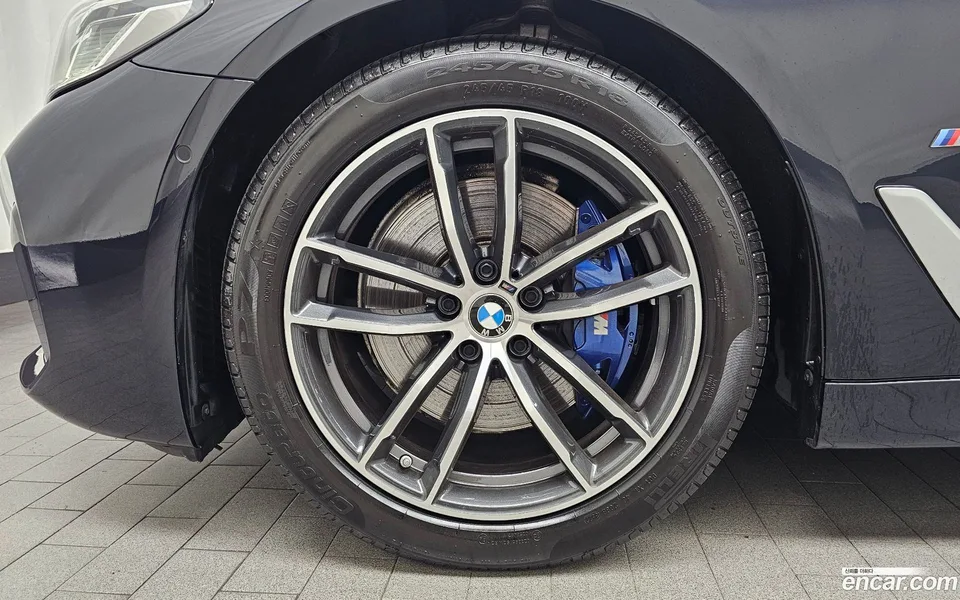 BMW 5 Series 520i M 2023 — thumbnail 5