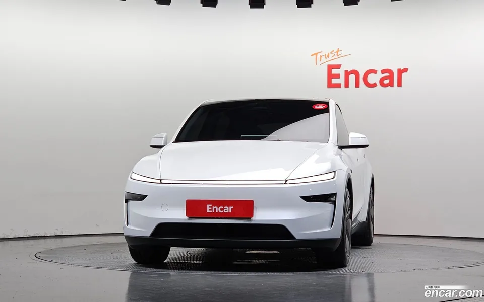 Tesla Model Y AWD 2025 — thumbnail 3