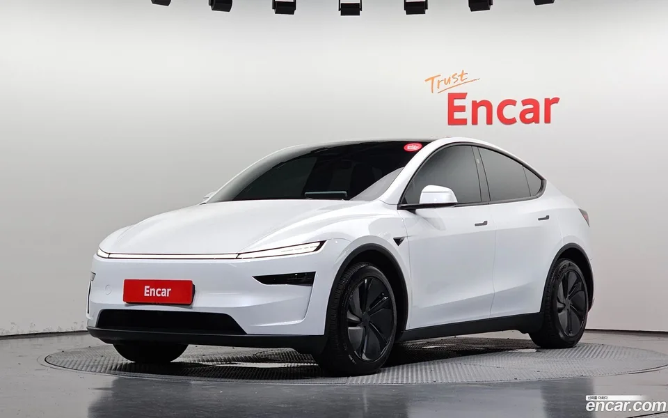 Tesla Model Y AWD 2025 — photo 1, buy with delivery to Moscow