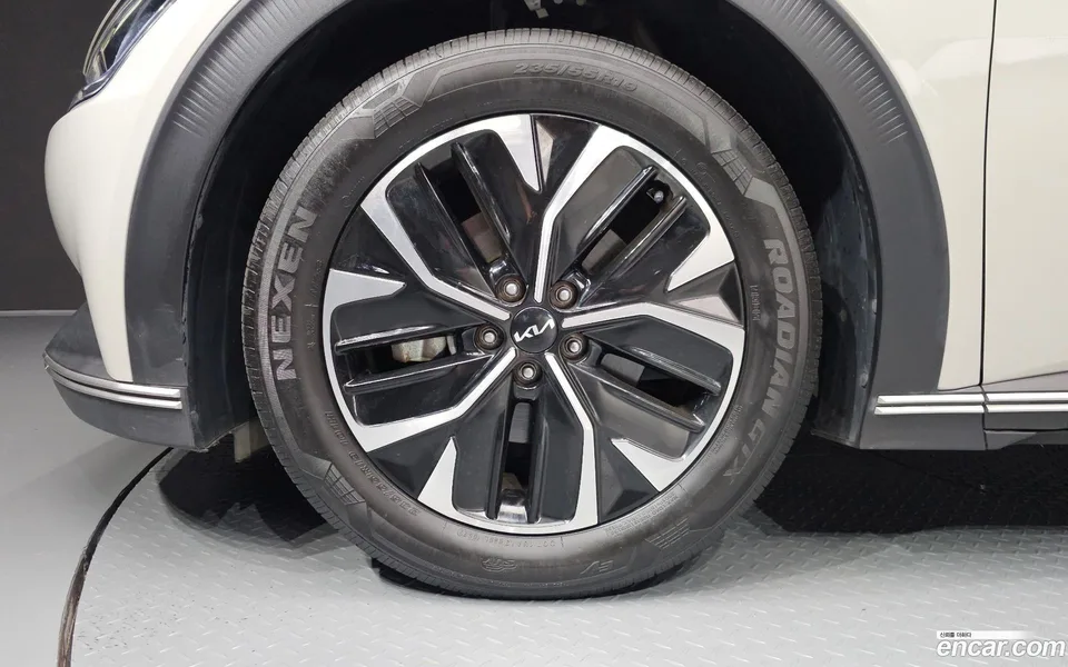 Kia EV6 2023 — thumbnail 2