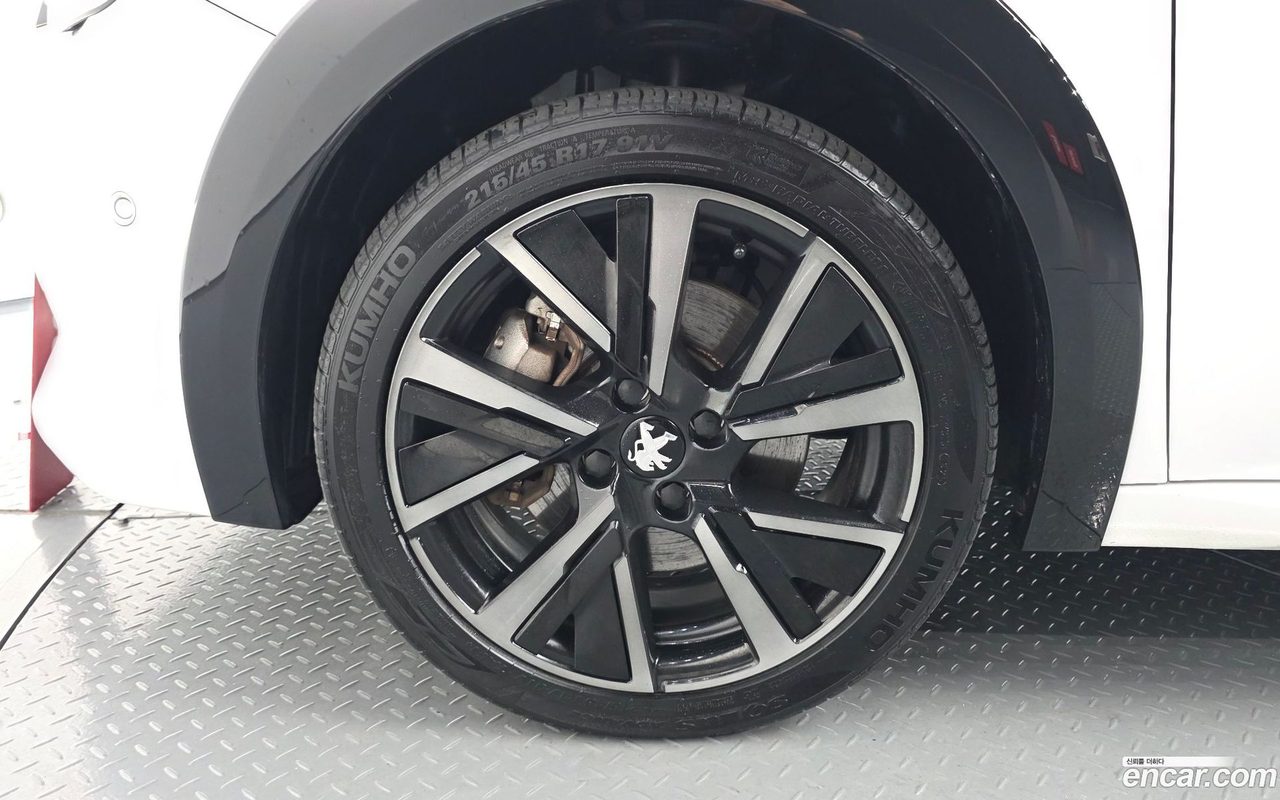 Peugeot e-208 2023 — 2