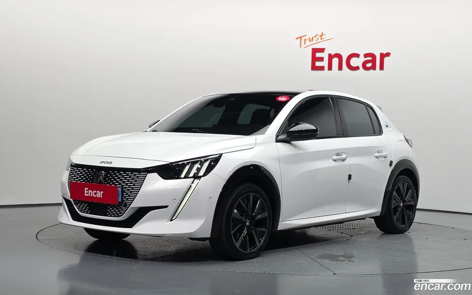 Peugeot e-208 GT 2023 — photo 1, buy with delivery to Moscow