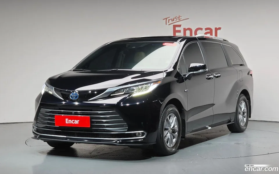 Toyota Sienna 2.5 AWD 2024 — photo 1, buy with delivery to Moscow
