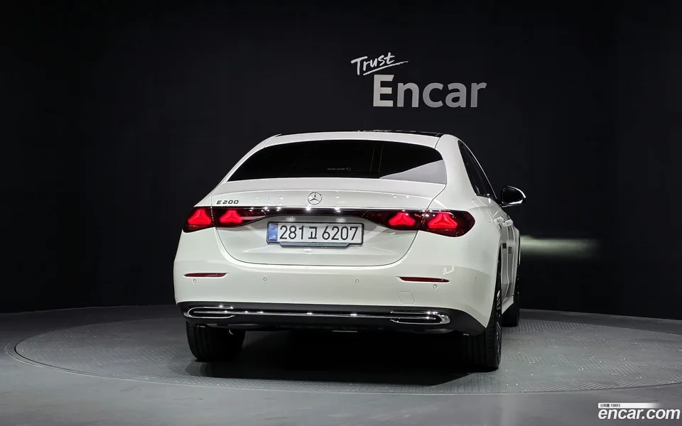 Mercedes-Benz E-Class E200 2025 — миниатюра 4