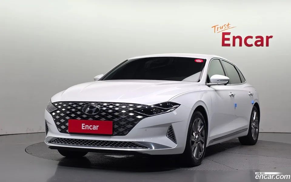 Hyundai Grandeur IG Hybrid 2022 — photo 1, buy with delivery to Moscow