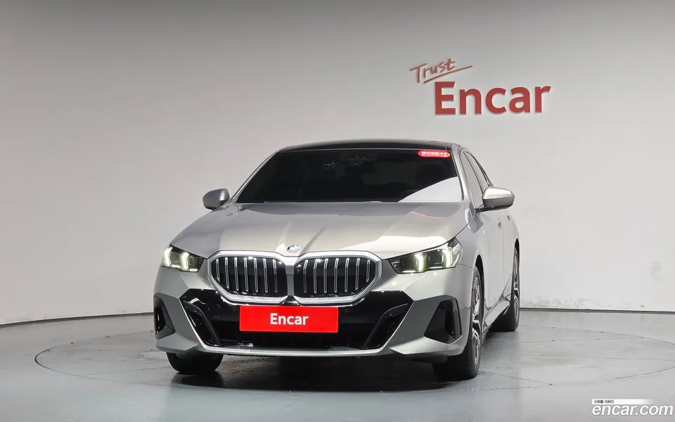 BMW 5 Series 520i M 2025 — thumbnail 3