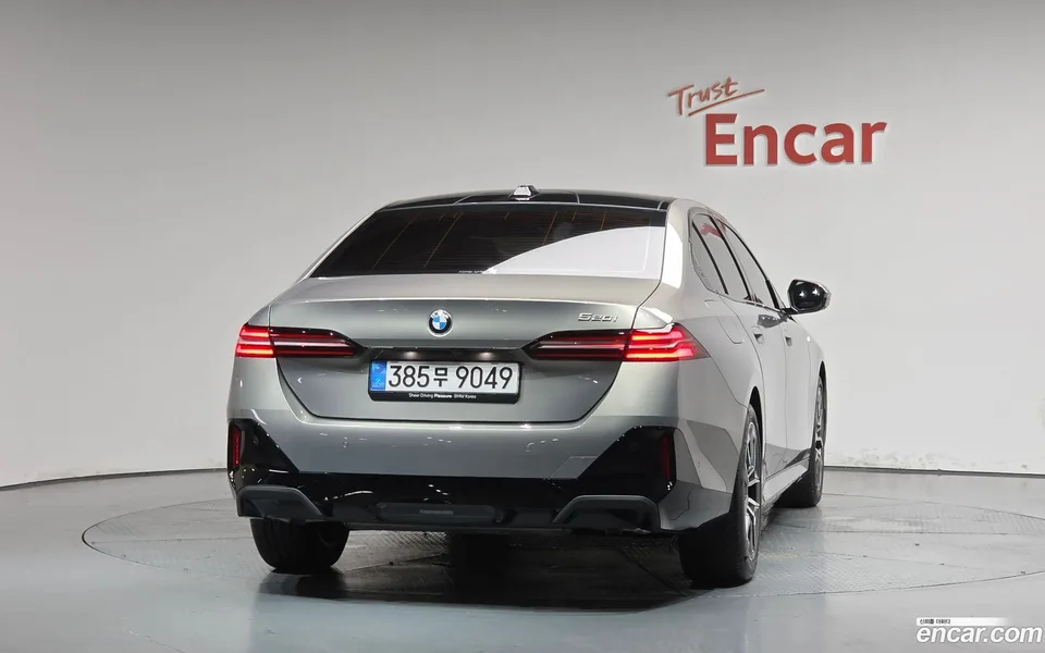 BMW 5 Series 520i M 2025 — thumbnail 4