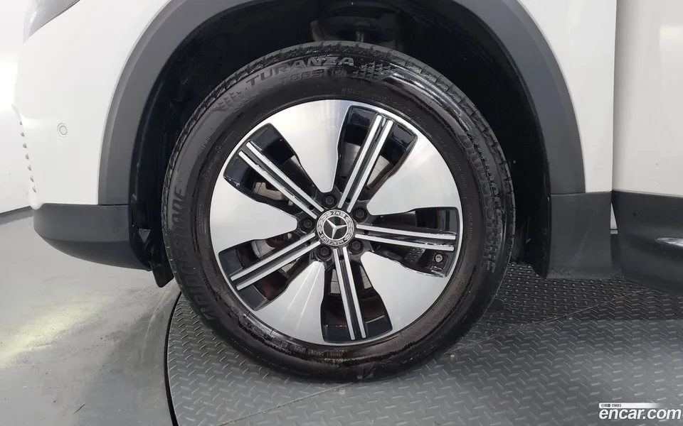 Mercedes-Benz EQB EQB300 4MATIC 2023 — thumbnail 2