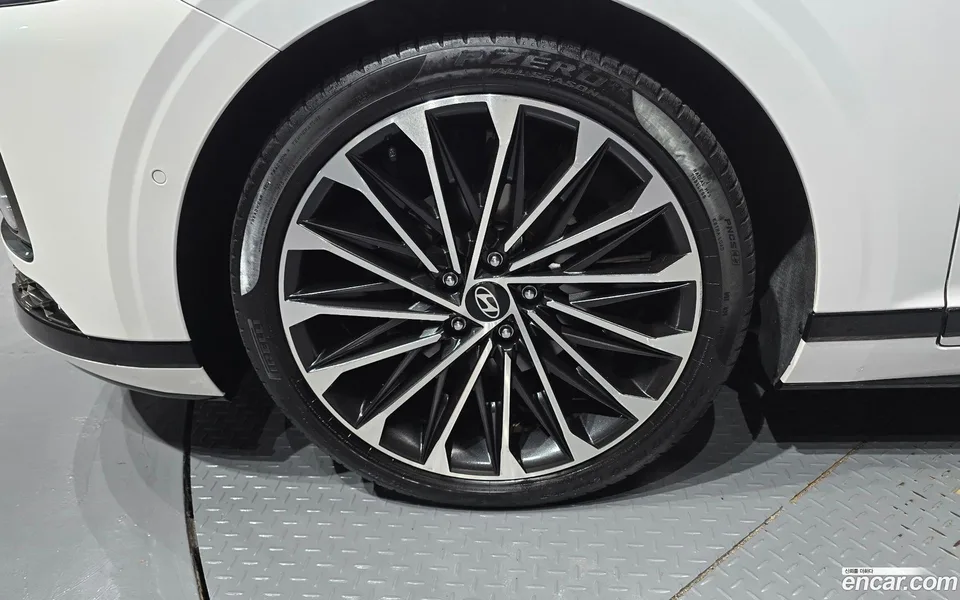 Hyundai Grandeur Hybrid 2023 — thumbnail 2